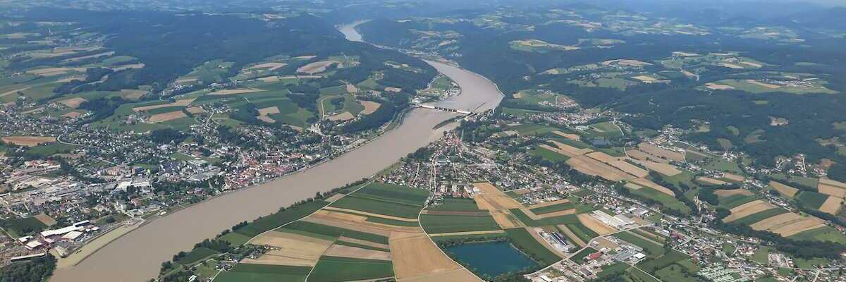 Flugwegposition um 10:03:01: Aufgenommen in der Nähe von Gemeinde Ybbs an der Donau, Ybbs an der Donau, Österreich in 992 Meter